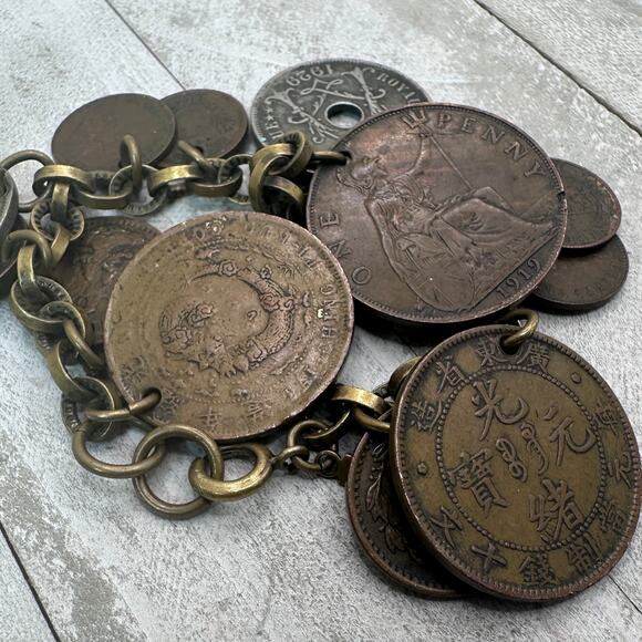 Vintage 60s--70s Monet International Coin Souvenir Travel 14 Charm Bracelet - Picture 6 of 14